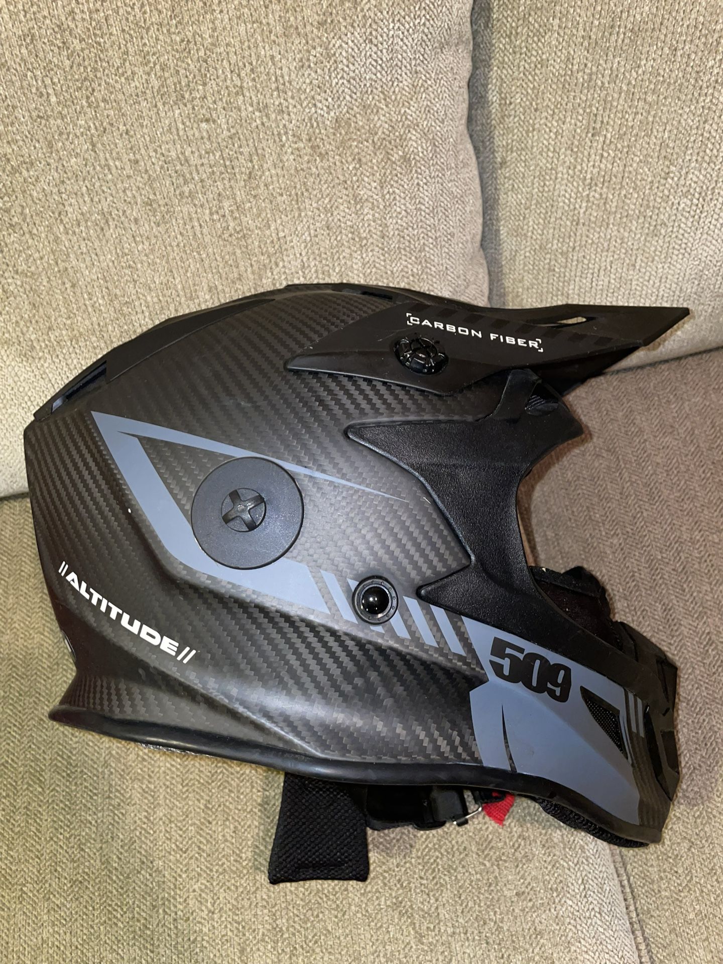 509 Altitude Carbon Fiber Light Weight Snowmobile Helmet. for Sale in Graham, WA OfferUp