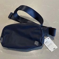 NEW Lululemon Everywhere  Bag
