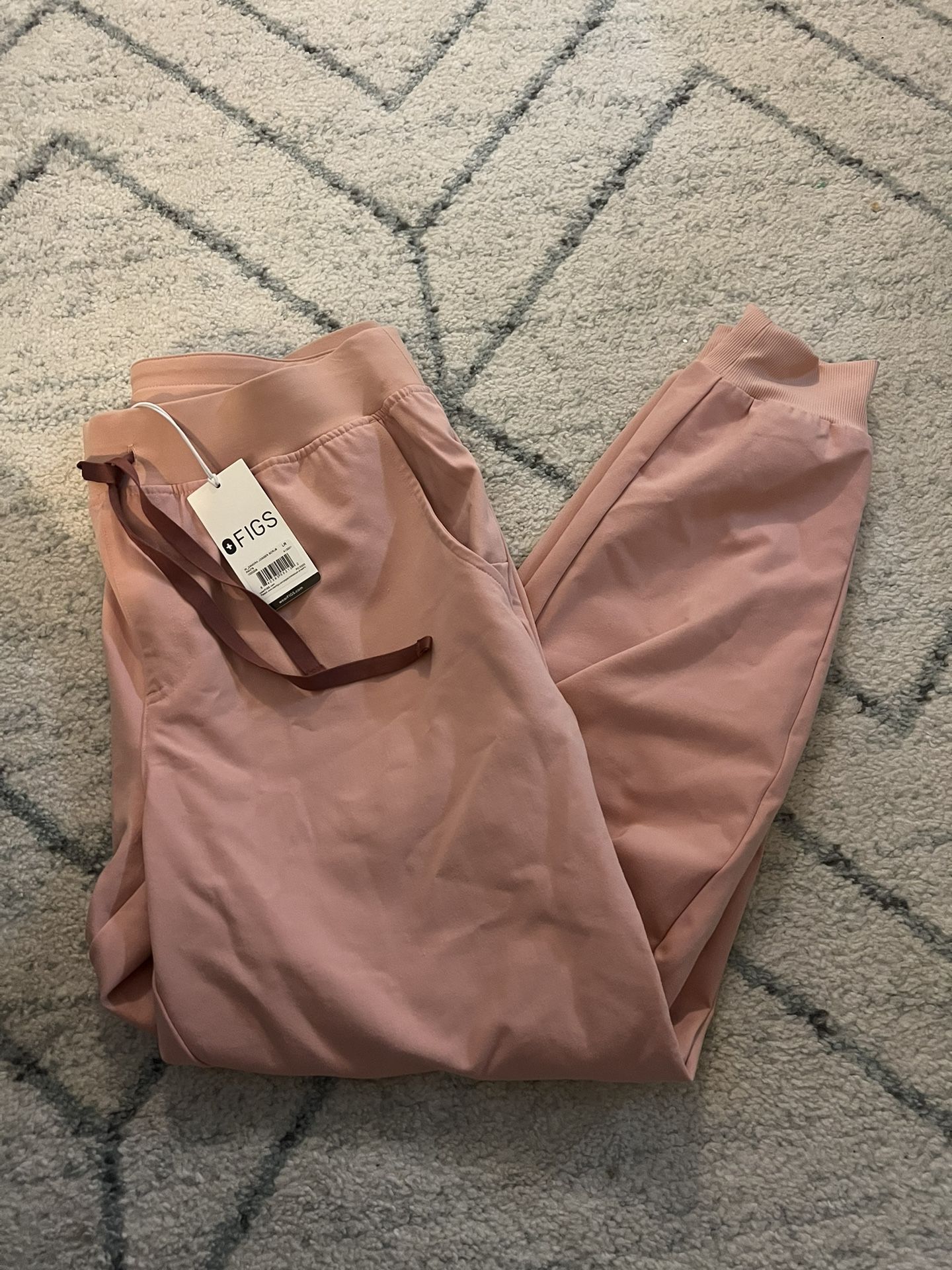 Figs NWT Women’s Pink Sand Zamora Jogger Scrub Pants Size L Large PO5355