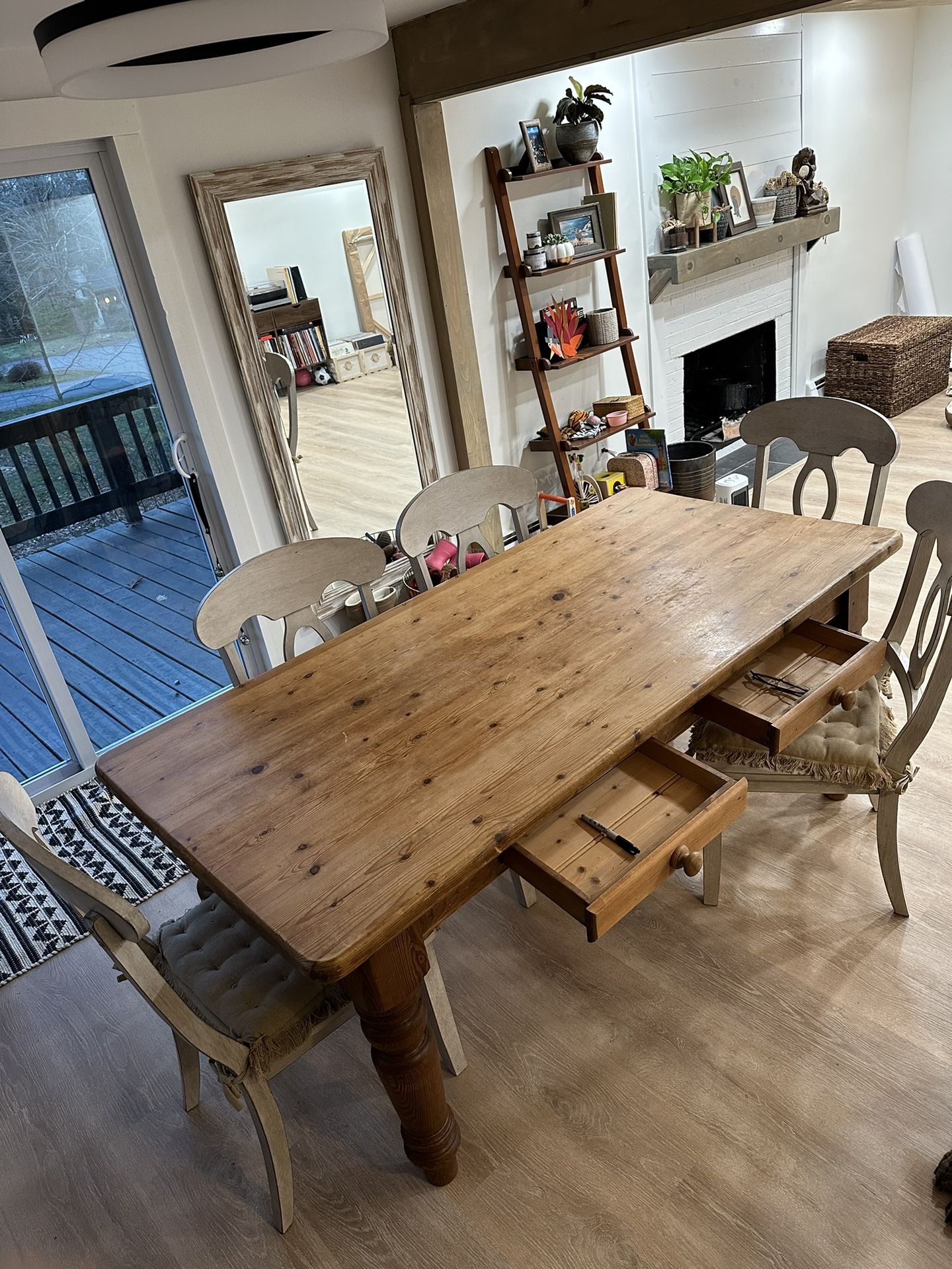 Dining Room Table With 6 Chairs (wood)
