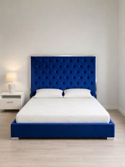 Queen bed frame / cama queen de terciopelo