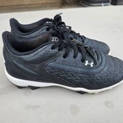 Youth SZ. 5 Baseball Cleats
