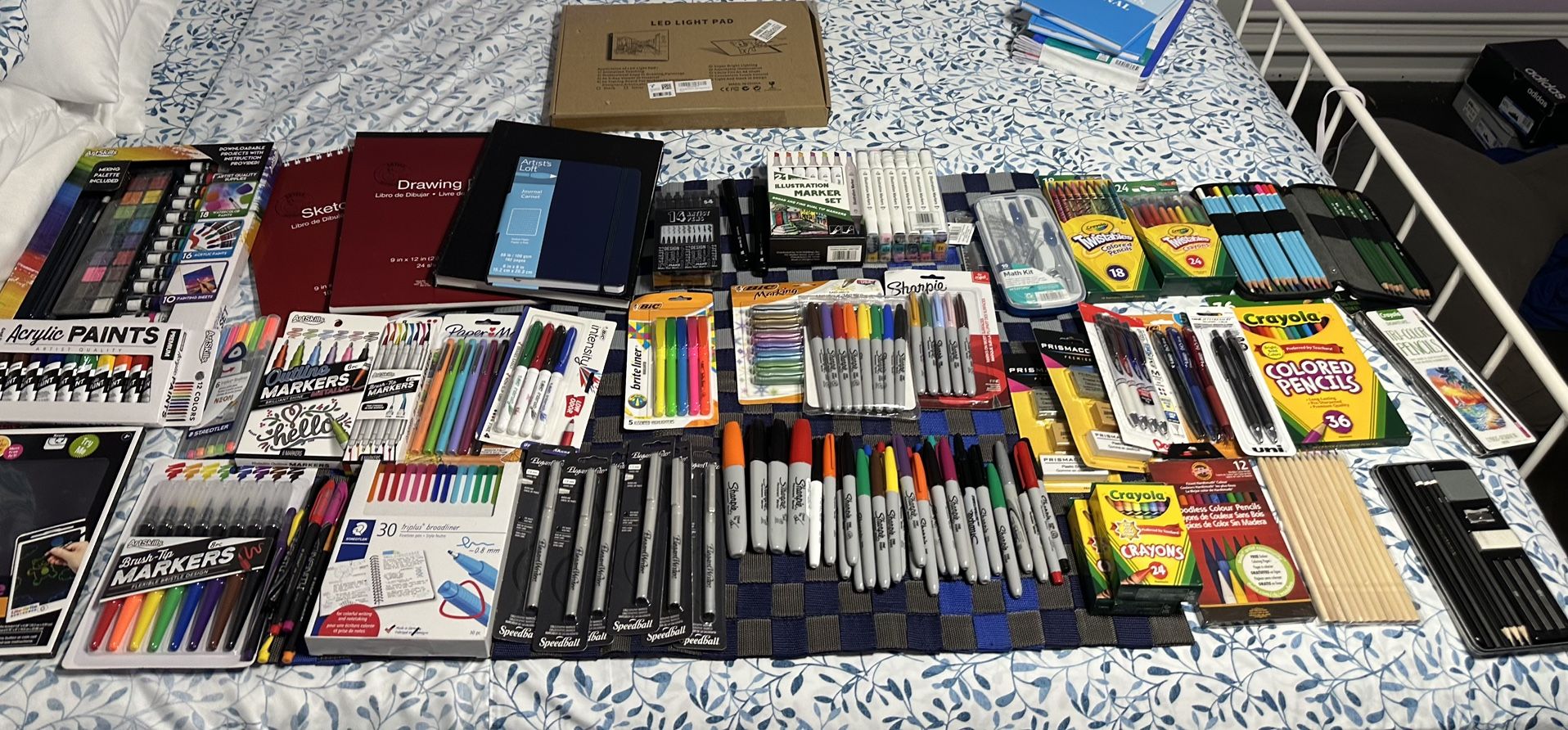 Artist Bundle Pack 100% New