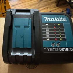 Makita Charger