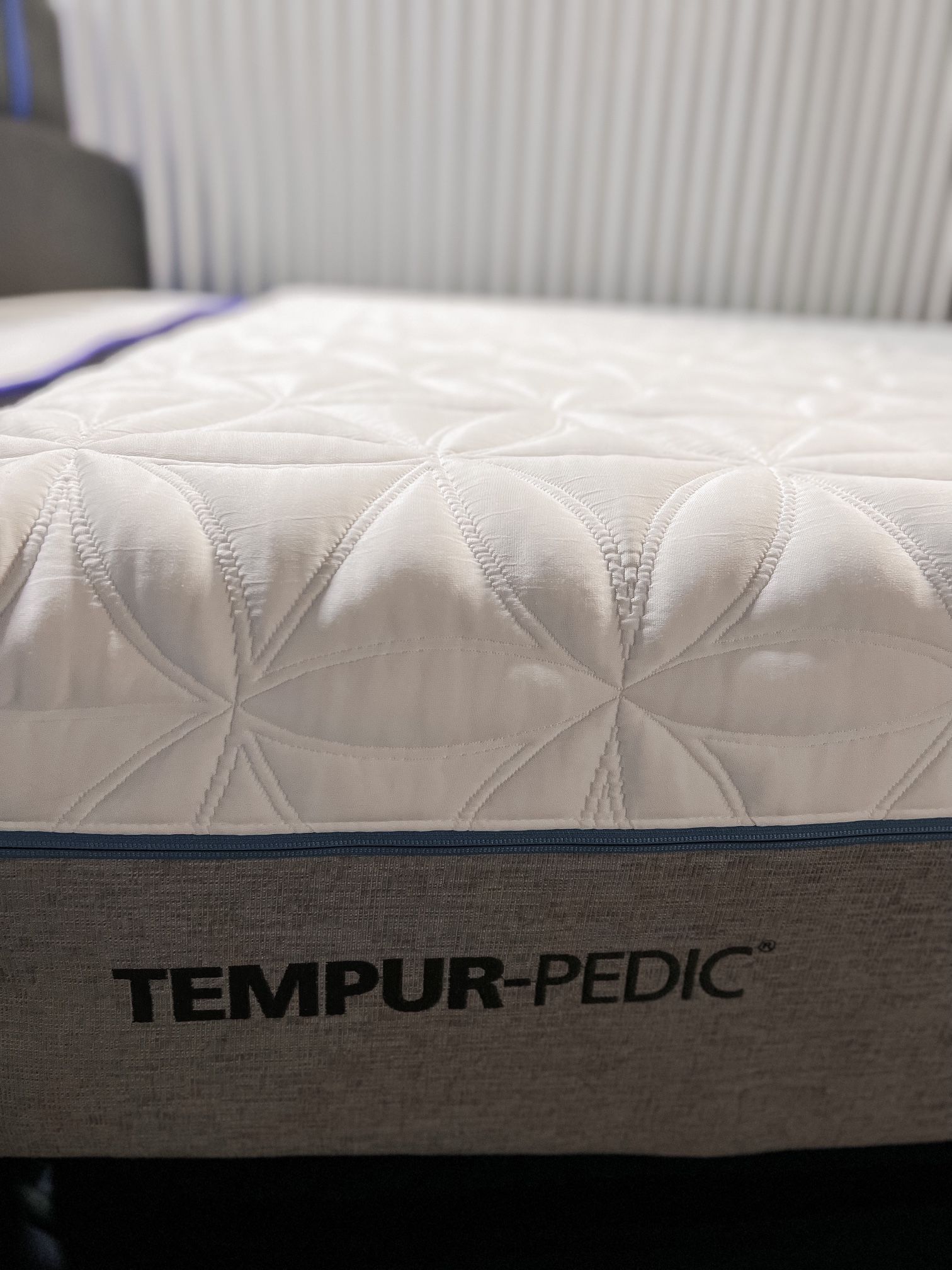 CAL KING: Tempurpedic TEMPUR-Cloud Elite Mattress - EXCELLENT CONDITION! (80% off retail)