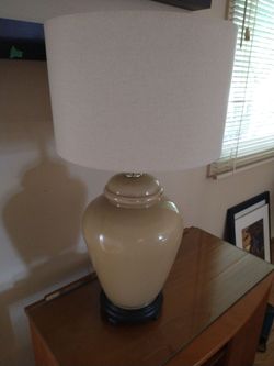 Beige table lamp used in Warrenville