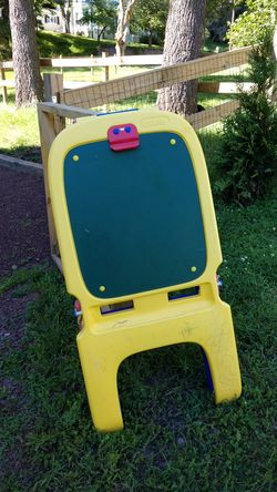 Crayola easel-FREE