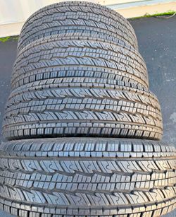 255/70/17 Vendo set de Tires con 80% de vida las 4
