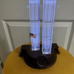 911 TWIN TOWERS LIGHTED CRYSTAL COMMEMORATIVE DANBURY MINT