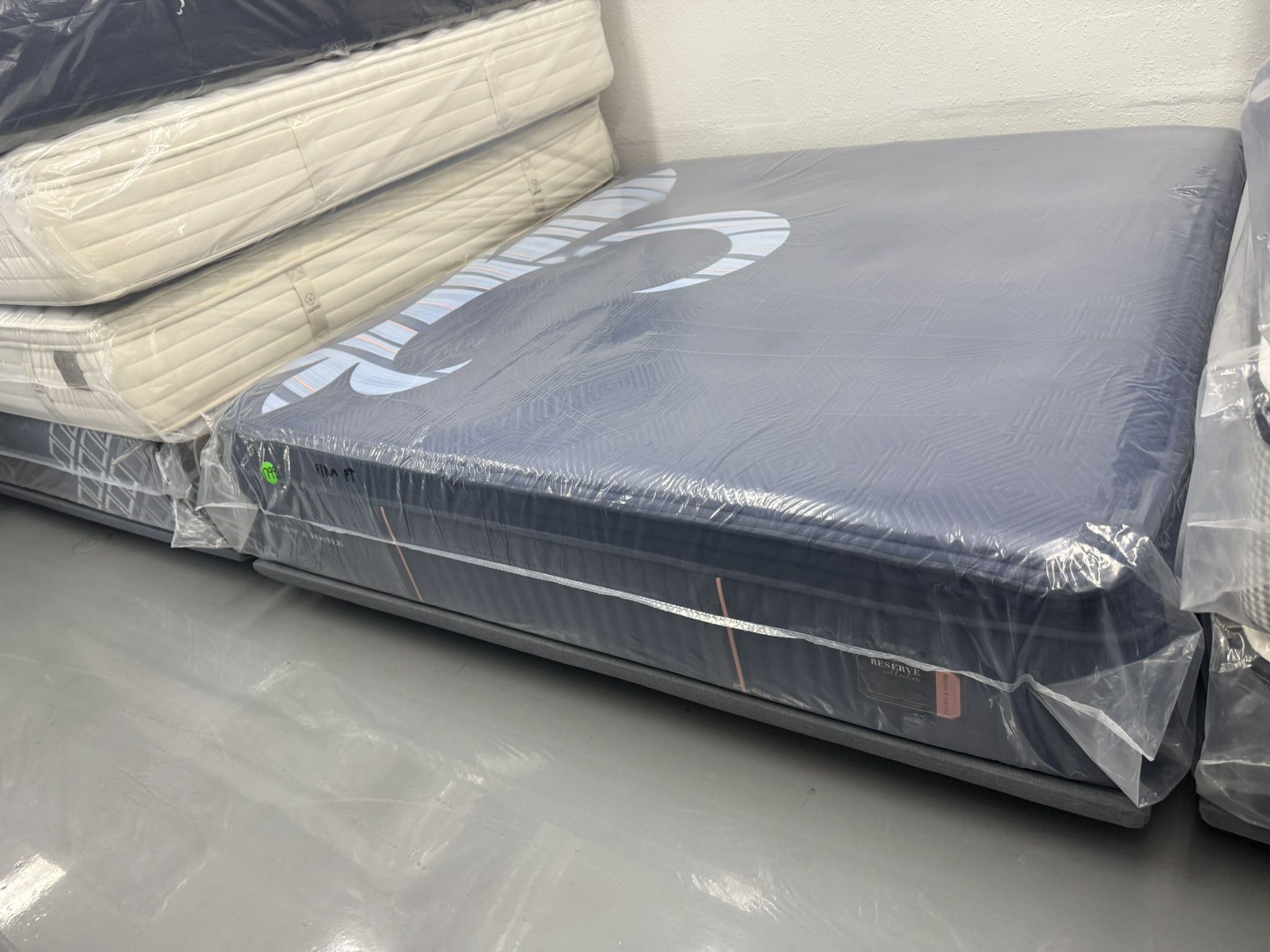 KING SIZE STEARNS & FOSTER RESERVE (SOFT) EURO PILLOW TOP MATTRESS & BOX SPRINGS BED SET