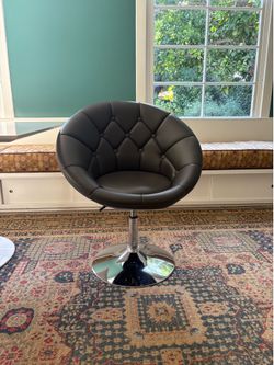 Modern swivel chairs