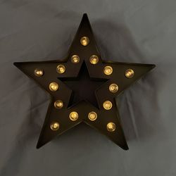 Vintage Style Bulb Light Up Star Wall Decor