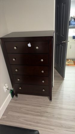Chest five drawers