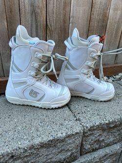 snowboard boots size 9 women’s
