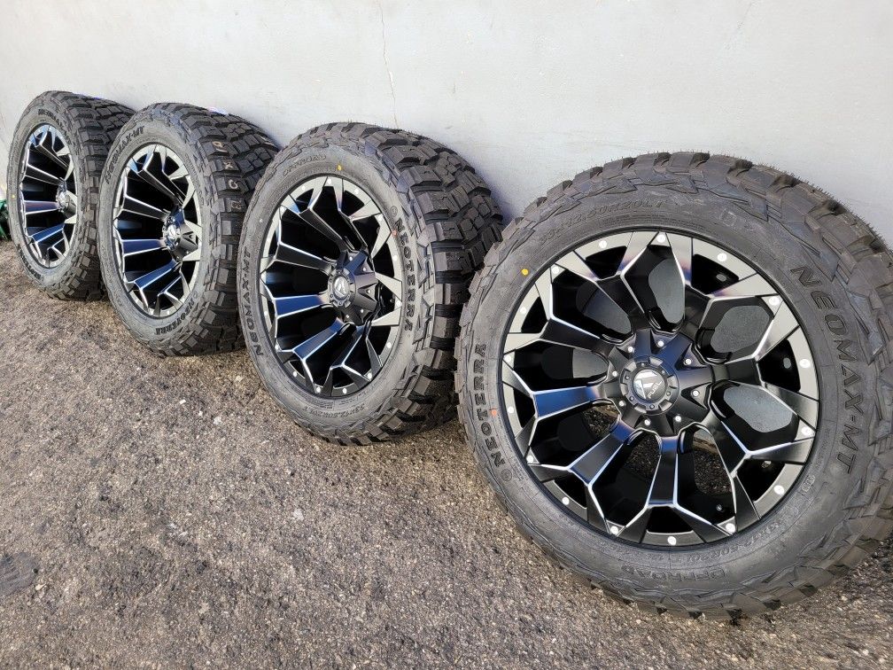 20x10 25 Fuel Assault matte black chrome 33x12.50R20 Tires 33"/ 20" for Sale in Orange, CA