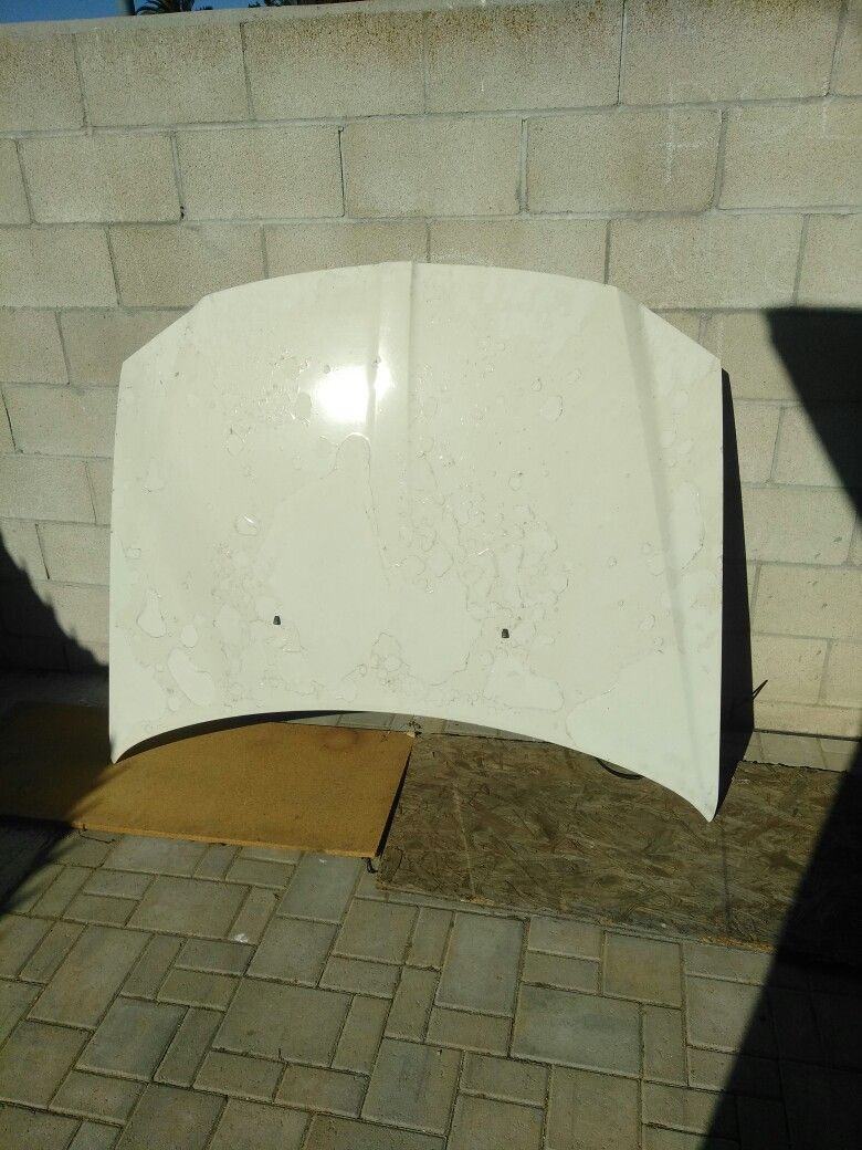 05 Dodge Magnum hood