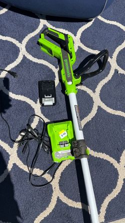 Greenworks 24-Volt 12-inch Cordless String Trimmer With Battery and Charger