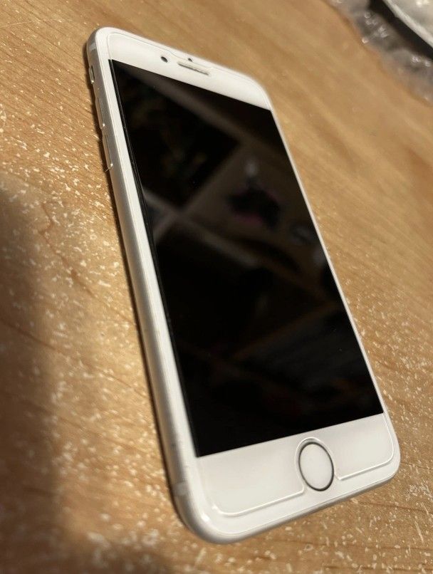 Apple iPhone 7 32GB Silver Good
Condition (ATST)