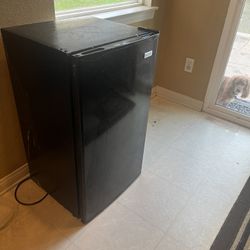 mini refrigerator 