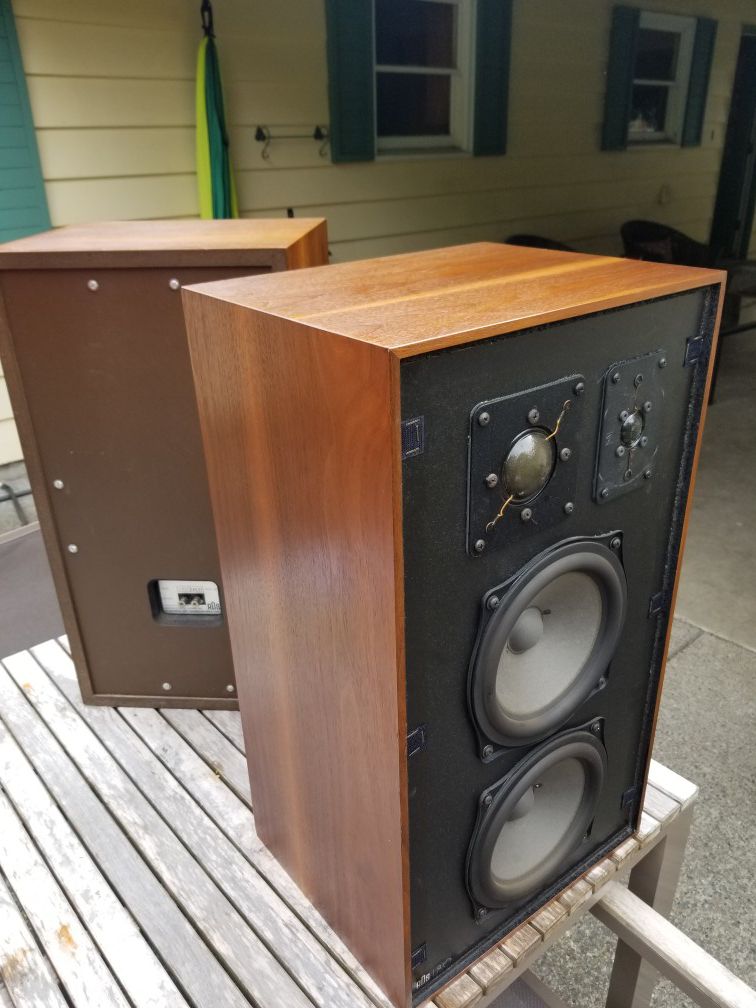 ADS L810 vintage speakers in lovely condition