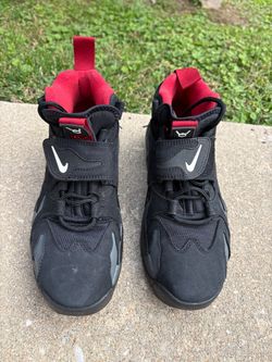 Youth’s sneakers. Nike Air DT Max’96. Size 6.