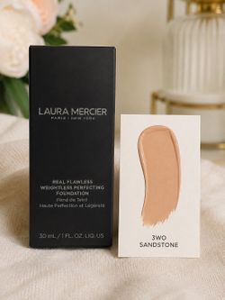 Laura Mercier Real Flawless Weightless Perfecting Foundation (3W0 Sandstone)