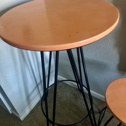 Great Bistro/Pub Style Table. 1 Stool