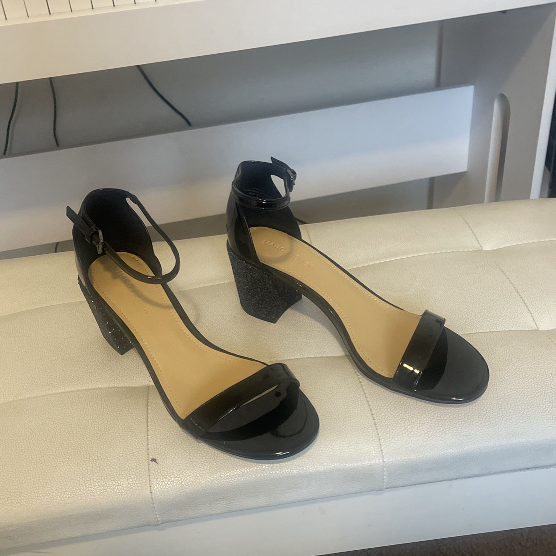 Ladies black Marc Fisher heels - Size 7.5