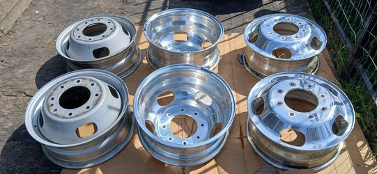 17"dually wheels ( set of 6) 8x200