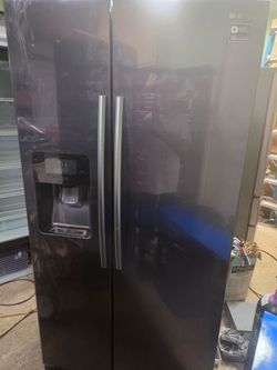Samsung 26 Cubic Feet Black Stainless Steel Side By Side REFRIGERATOR