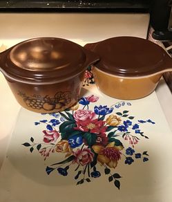 Vintage Pyrex Ovenware Old Casserole Dish’s. Set of 2. Old Orchard, Brown.