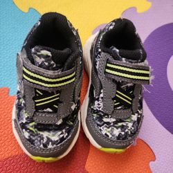 Baby shoes size 4
