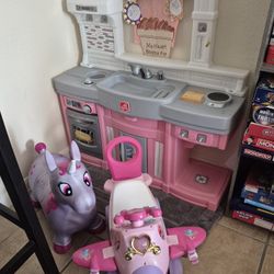 Kitchenette/  Bouncy pony/ Princess plane 