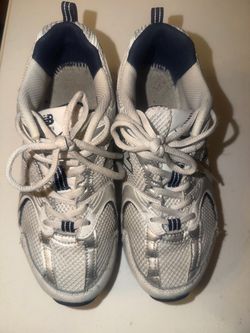 New Balance White and Navy Sneakers size 4.5 women