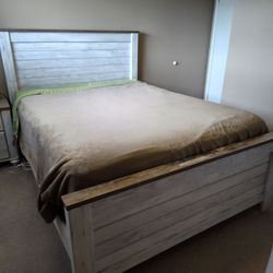 Queen bed with headboard, footboard, side rails, mattress and box spring