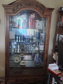 Nick nack Cabinet