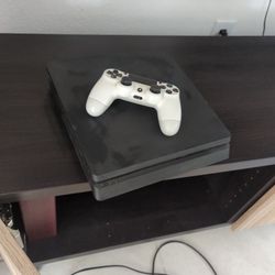 PS4 SLIM WITH WHITE CONTROLLER