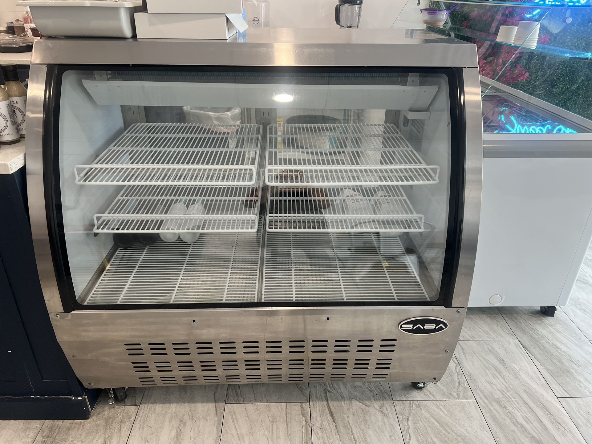 48inch Curved Refrigerated Saba Brand Bakery Case