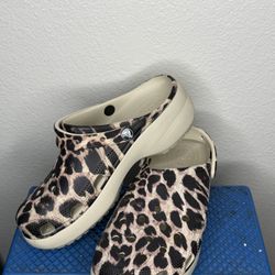 Crocs WOMEN’S SIZE 9