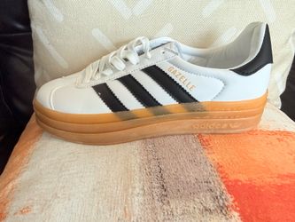 Women Adidas Grazelle size 7.5