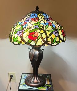 Tiffany-Style Stained Glass Table Lamp