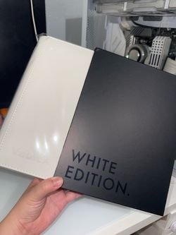White Edition Vaultx 4-Pocket Binder