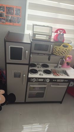 Toy kitchen