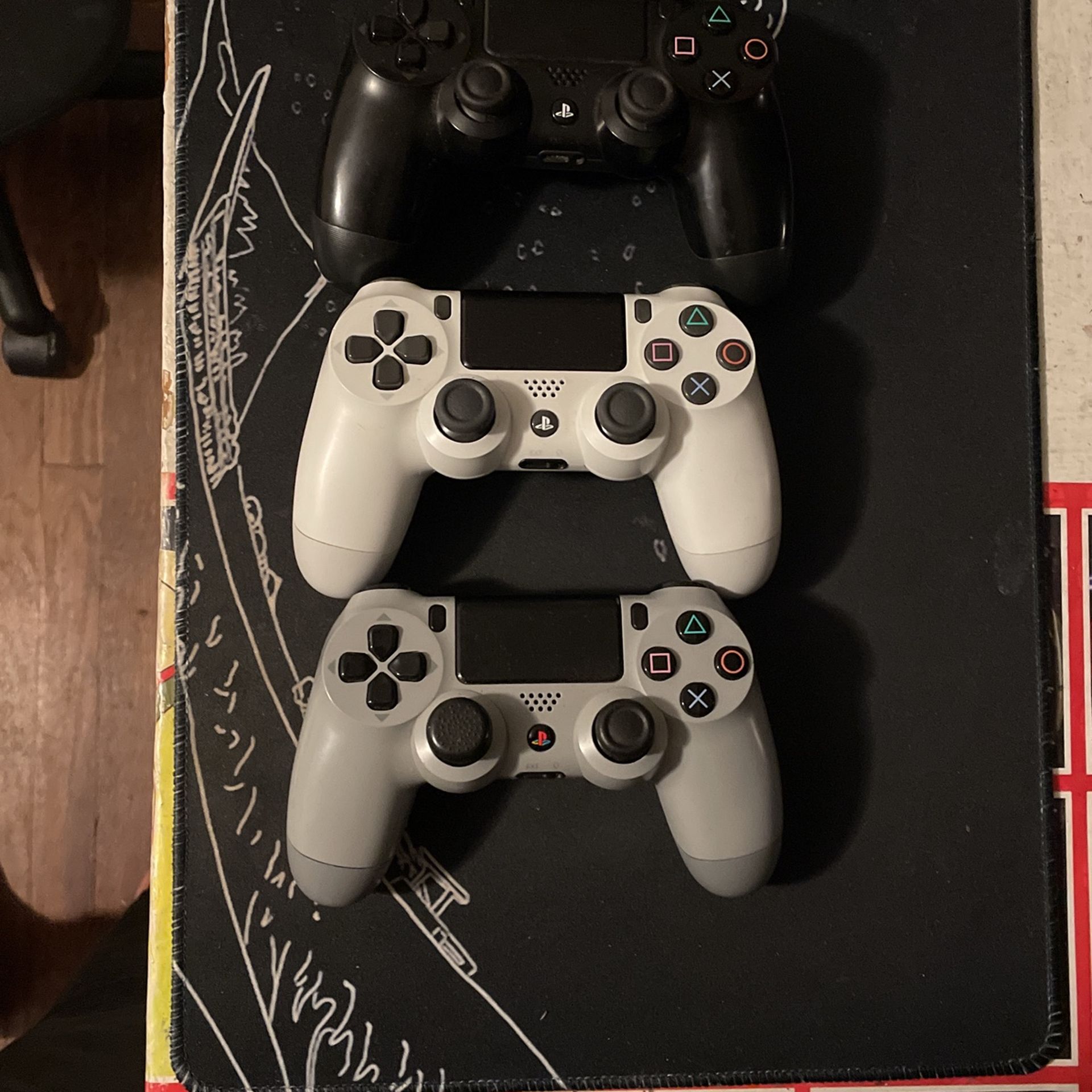 3 PS4 Controllers 