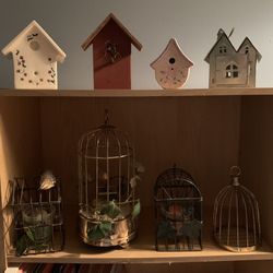 Bird Houses an Bird Cages Decor!! 8 Total….4”-12” high. Tallest is a musical!