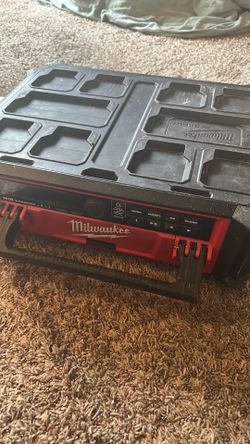 Milwaukee packout radio