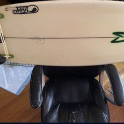 Robert’s Surfboard With Fins 200$ 