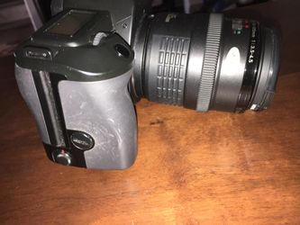 Canon EOS 620 35mm SLR Film Camera Body  Lens  With Flash & Carrying Case Like New Condition $200 Battery Included