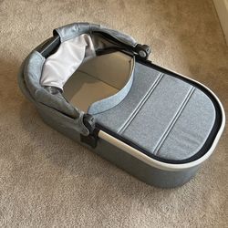 Uppababy vista V3 bassinet + cozy ganoosh  - Excellent condition