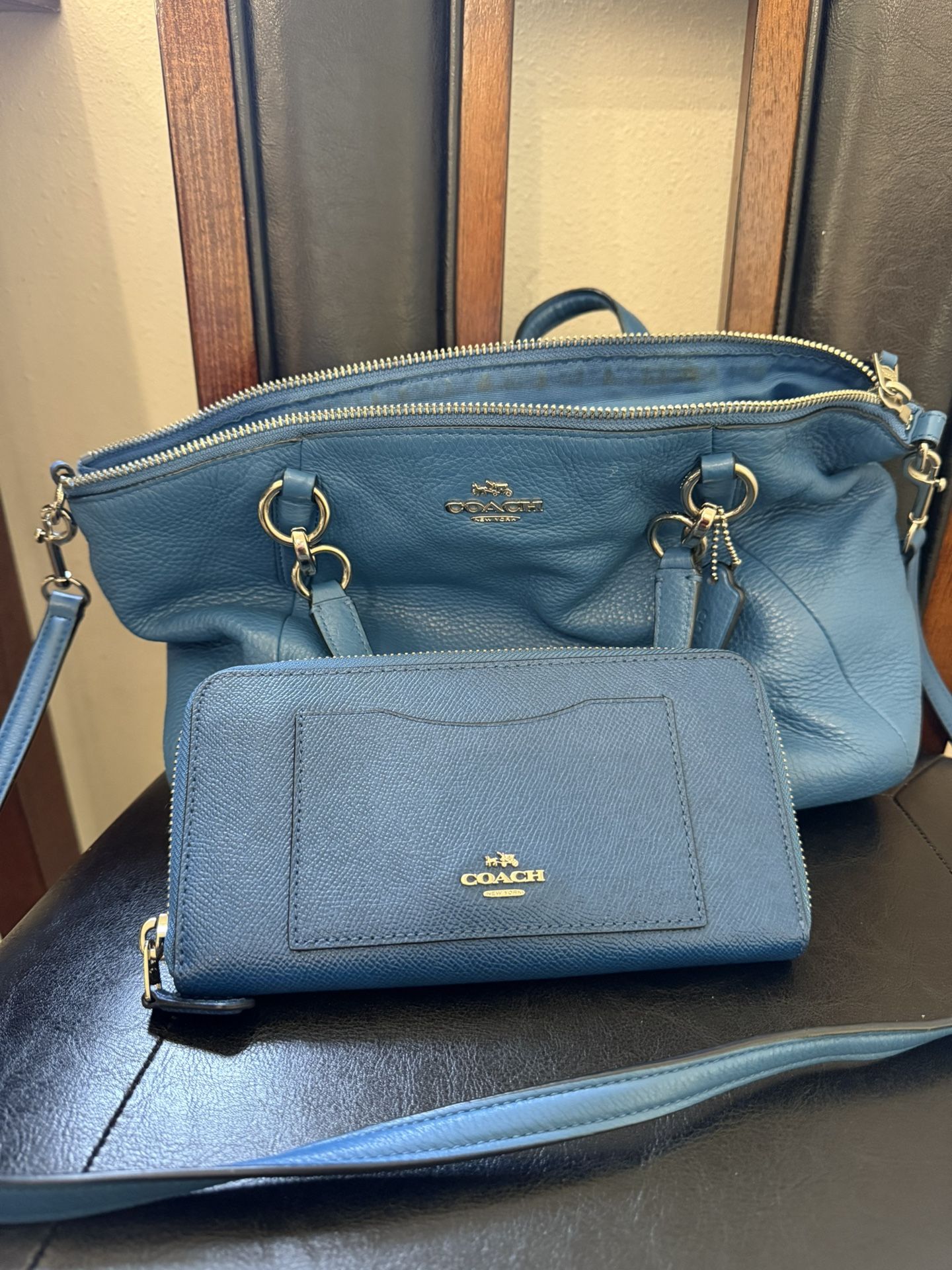 Coach Purse w/matching Wallet